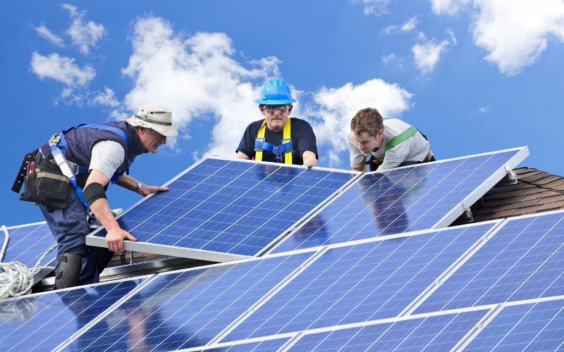 Obligaciones Legales en la Instalación de Paneles Solares en Comunidades de Propietarios