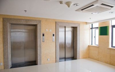 ¿Es obligatorio instalar un ascensor en una comunidad de propietarios?