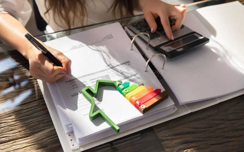 Cómo mejorar la eficiencia energética en las comunidades de propietarios con la ayuda de la administración de fincas