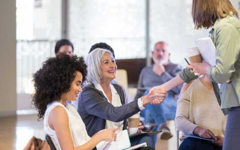 Cómo mejorar la gestión de los espacios comunes en las comunidades de propietarios mediante la administración de fincas