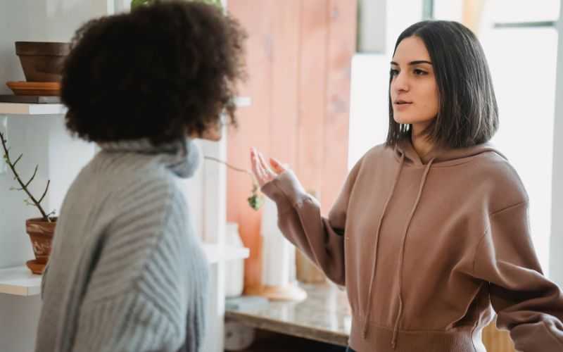 Cómo resolver conflictos vecinales de manera efectiva con la ayuda de la administración de fincas